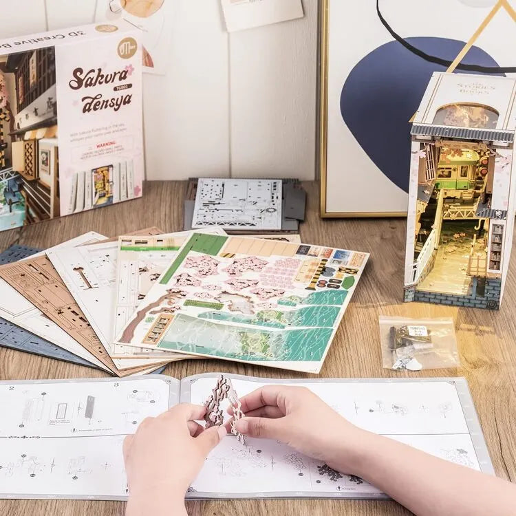 Sakura Densya book nook kit – detail view 8