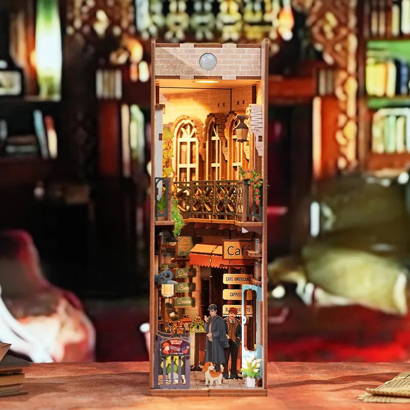 Baker Street book nook kit – detail view 3