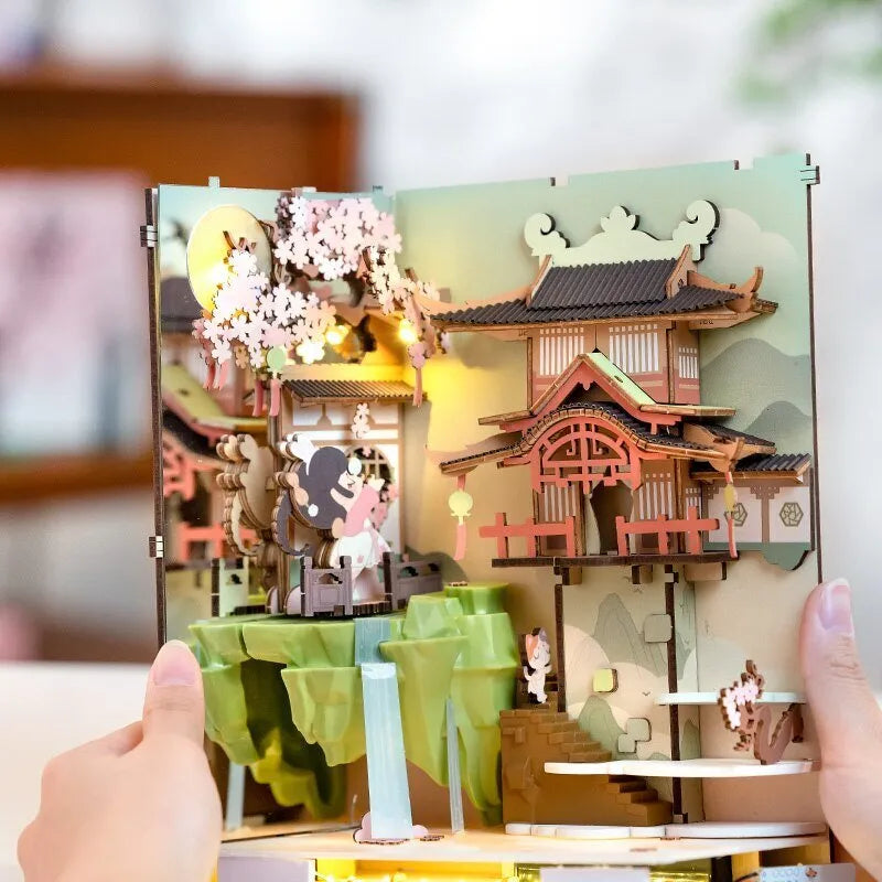 Book Nook - Falling Sakura | TGB05