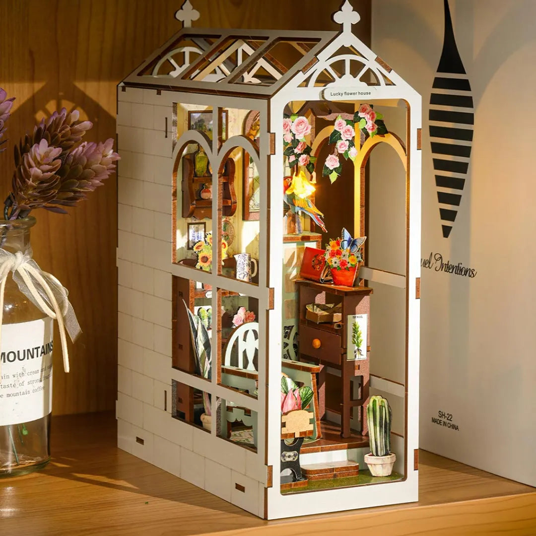 Book Nook - Lucky Flower House