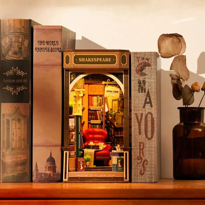 Shakespeare Book Nook Kit – DIY Paris Bookshop (TGB07)