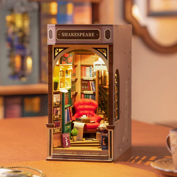 Shakespeare Book Nook Kit – DIY Paris Bookshop (TGB07)