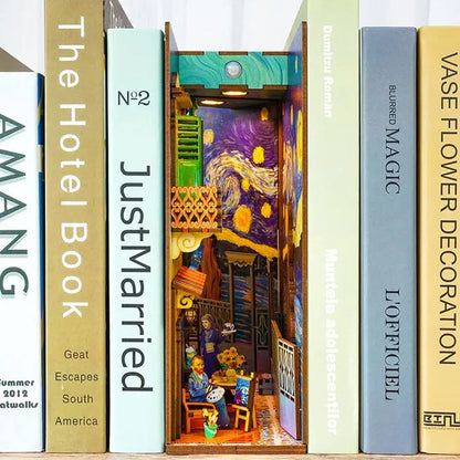Book Nook - Vincent's World